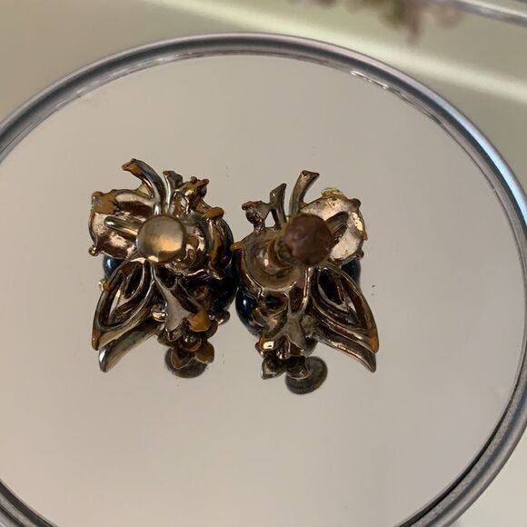 Vtg black flecked stone  screw back earrings - Picture 5 of 7